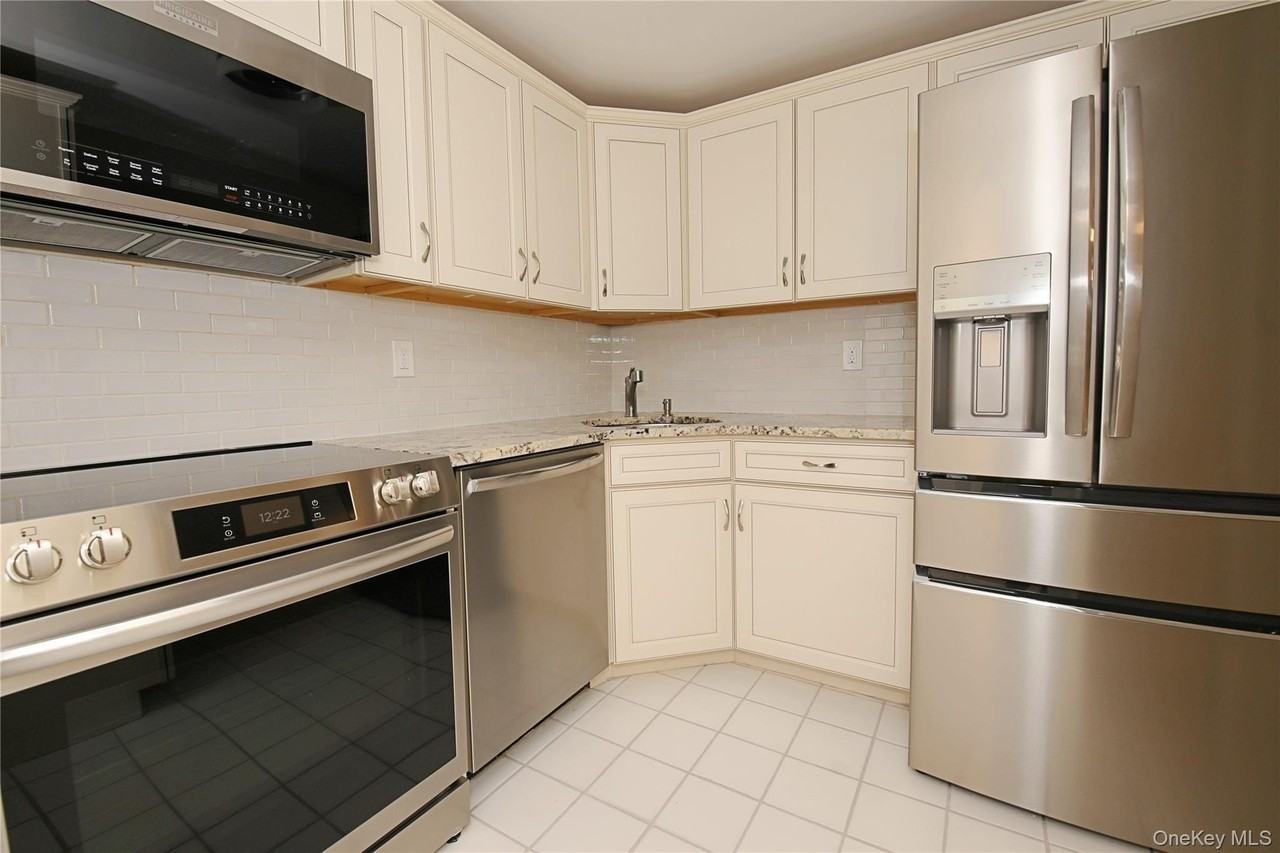 230 W Broadway #307 - Photo 5 of 23