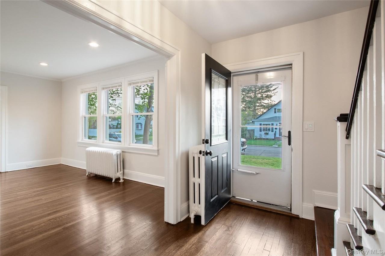 26 W 5th St - Photo 2 of 12