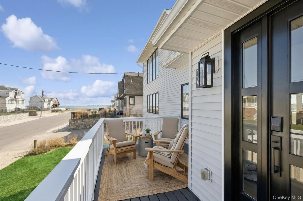 34 Shinnecock Rd - Photo 4 of 35