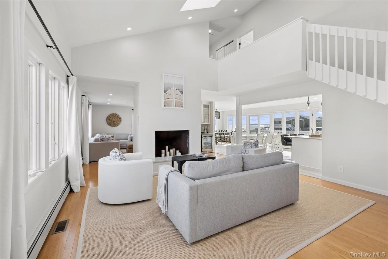 34 Shinnecock Rd - Photo 6 of 35