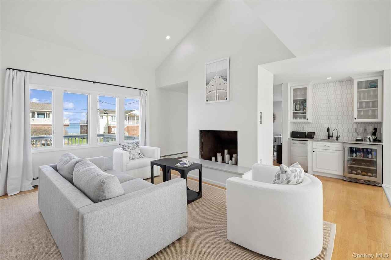 34 Shinnecock Rd - Photo 7 of 35