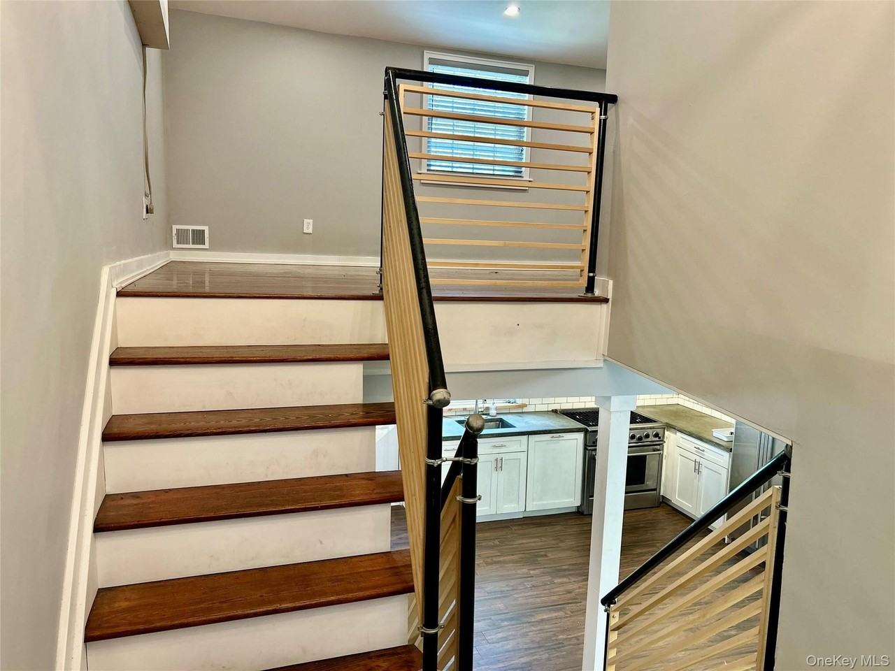 30 Mayflower Ln - Photo 3 of 15