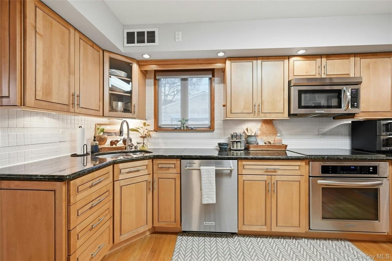 38 Ormond Ave - Photo 5 of 23