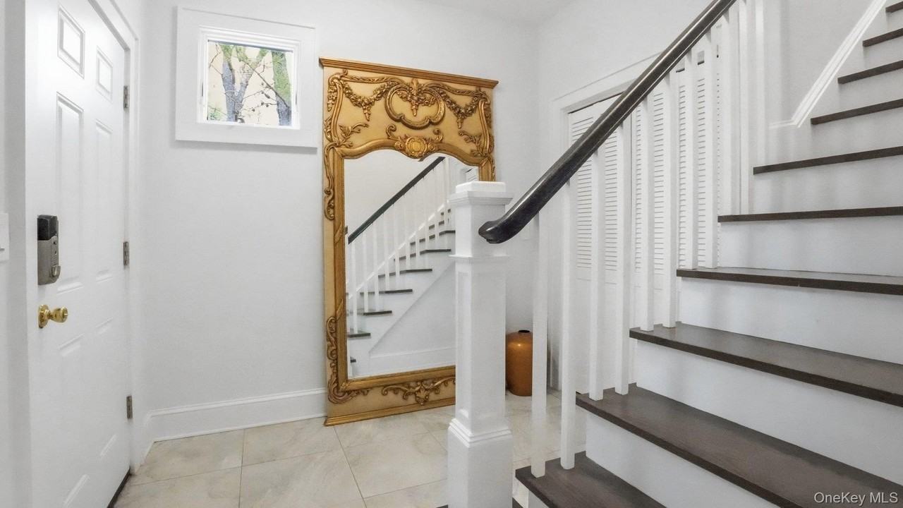420 Maple Ave S - Photo 2 of 27