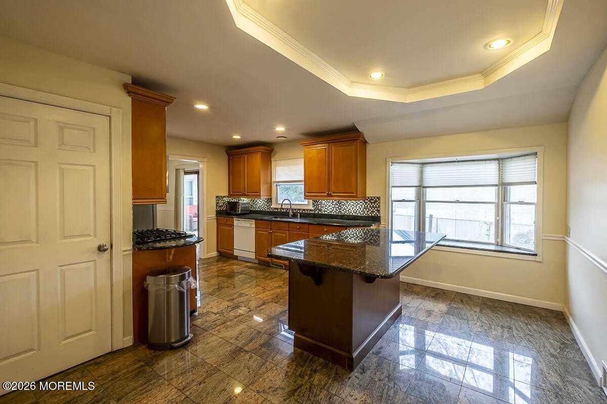 614 Dow Ave - Photo 3 of 10