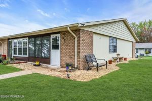 featured image of 15 Yorkshire Ct #F