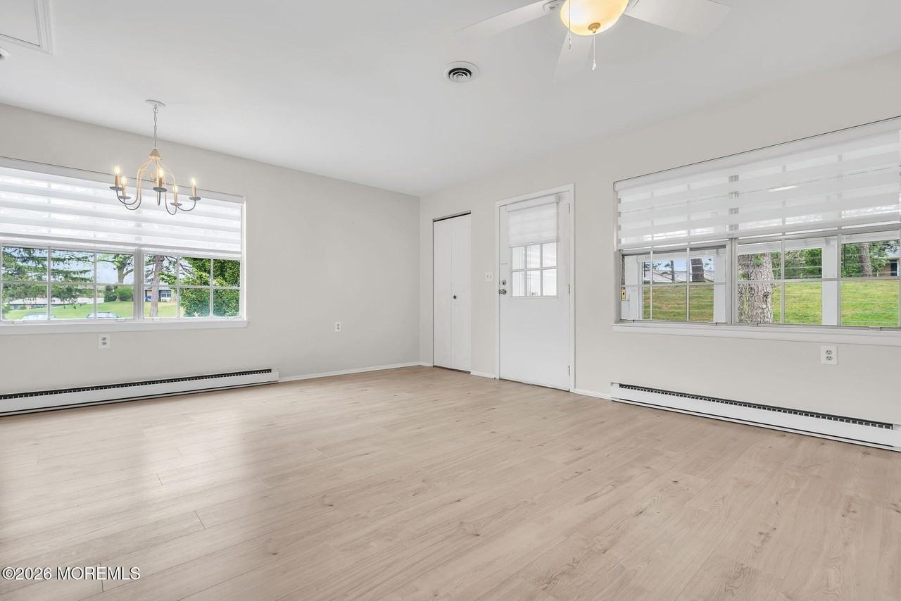 15 Yorkshire Ct #F - Photo 2 of 41