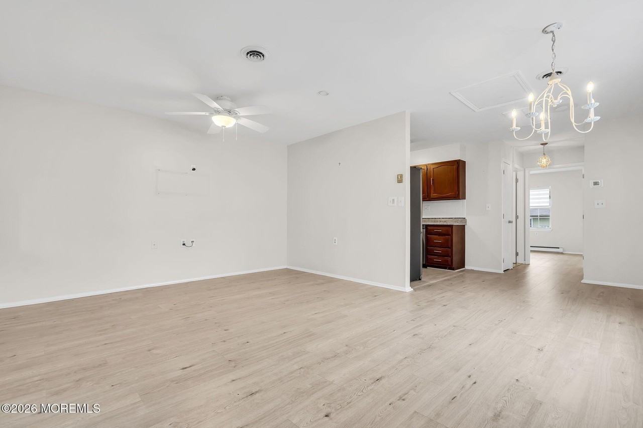 15 Yorkshire Ct #F - Photo 4 of 41