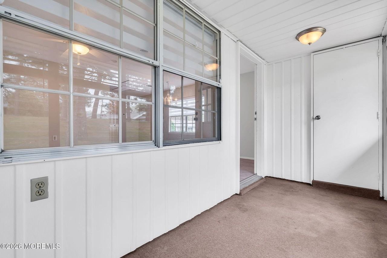 15 Yorkshire Ct #F - Photo 6 of 41