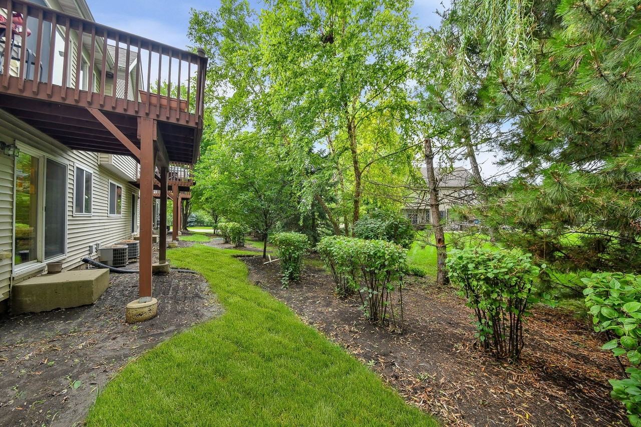 3169 Saganashkee Ln - Photo 2 of 21