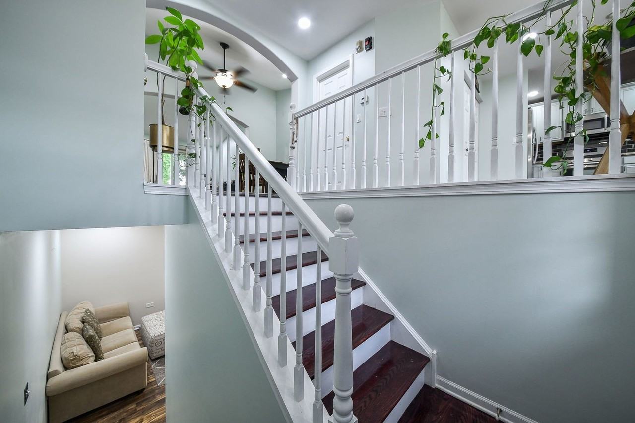 3169 Saganashkee Ln - Photo 3 of 21