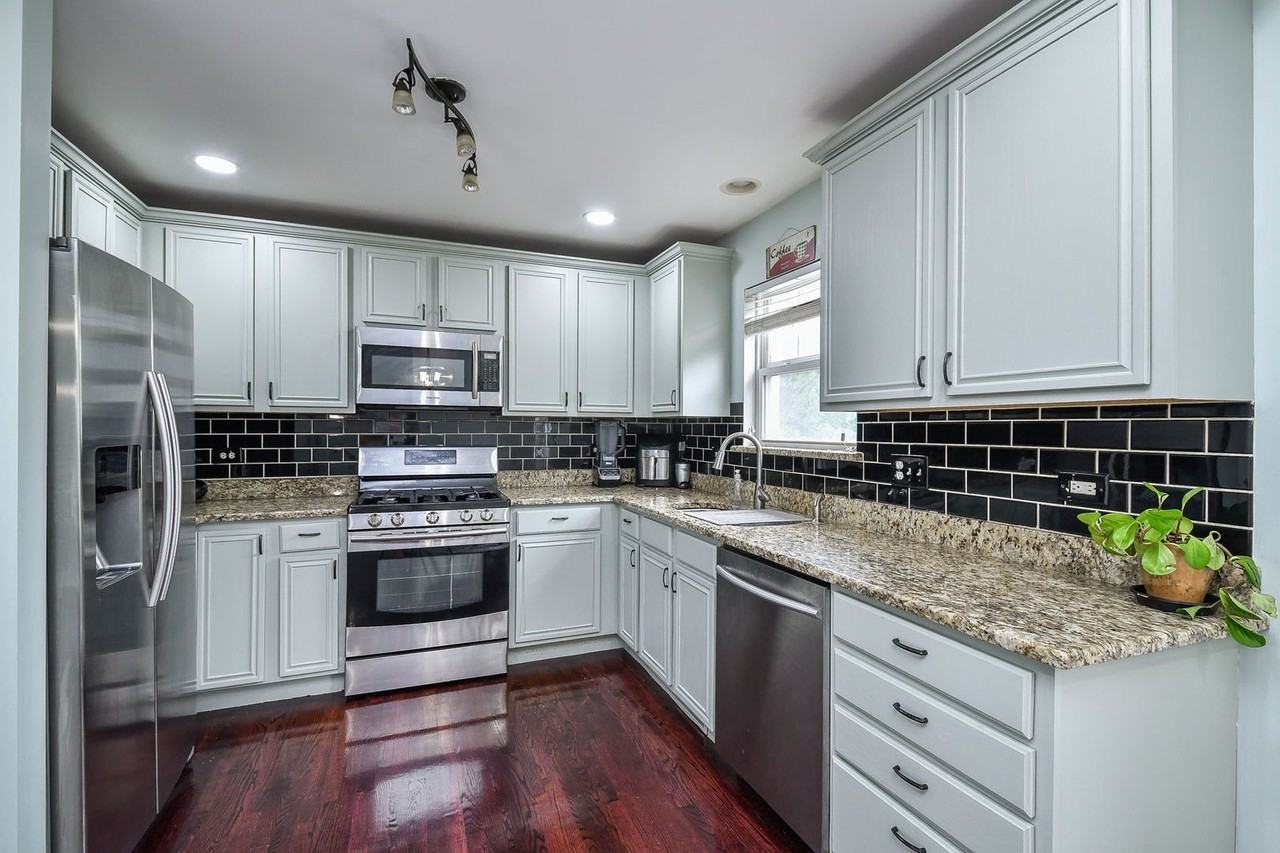 3169 Saganashkee Ln - Photo 6 of 21