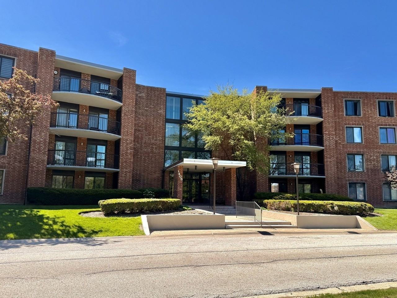 1405 E Central Rd #305A