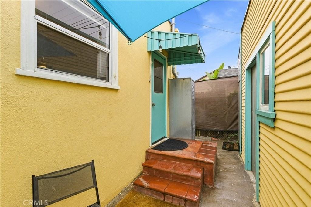 1950 S Palm Grove Ave - Photo 4 of 25