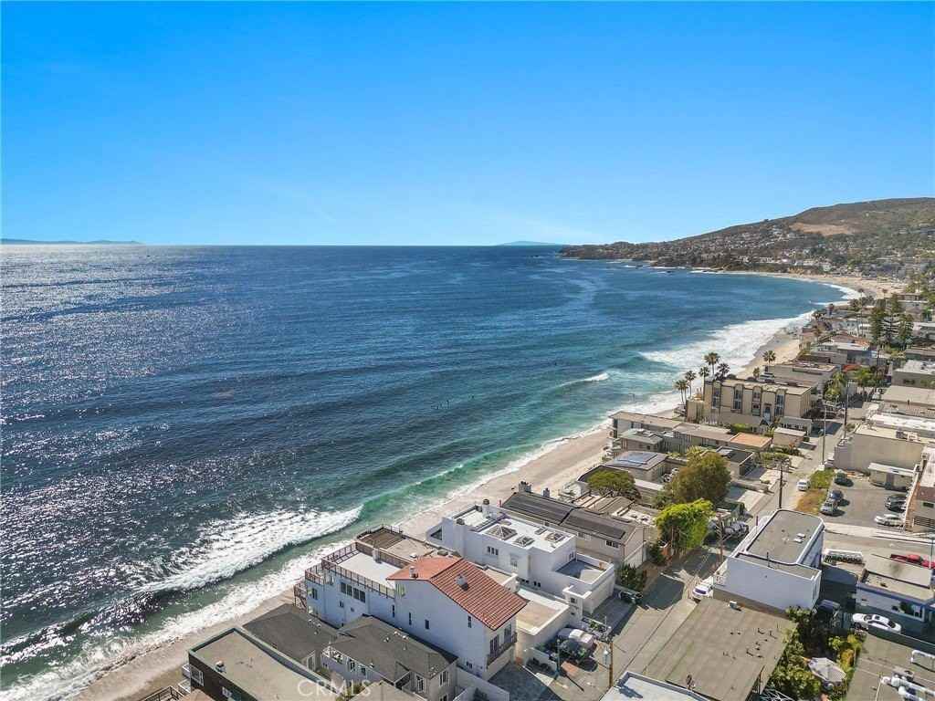 1045 Gaviota Dr #B - Photo 3 of 40