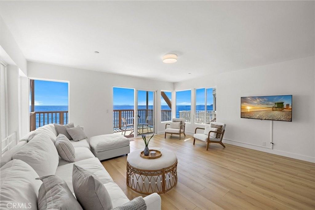 1045 Gaviota Dr #B - Photo 5 of 40