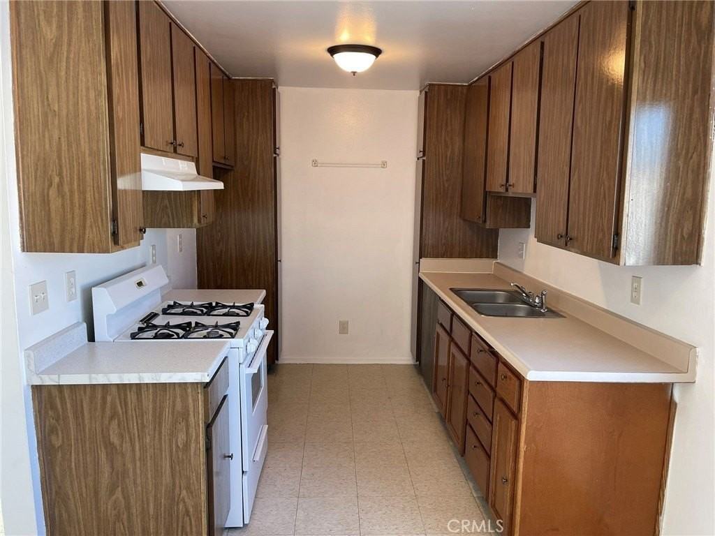 8800 Cedros Ave #111 - Photo 6 of 41