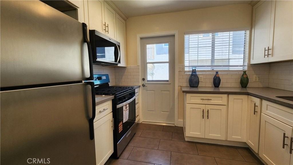 18009 Bullock St - Photo 4 of 18