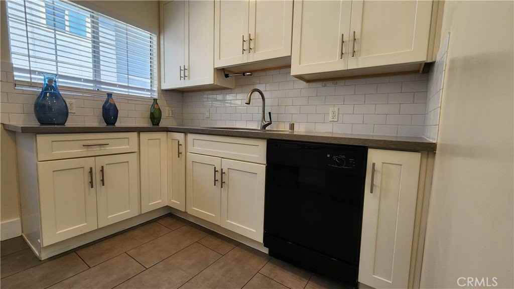 18009 Bullock St - Photo 5 of 18