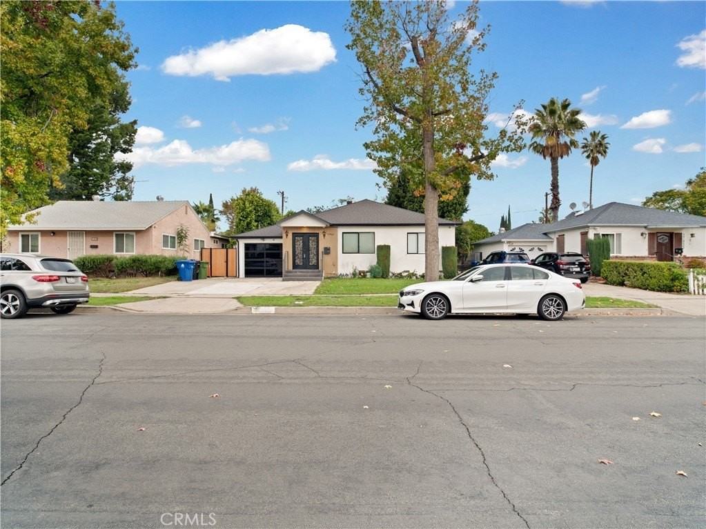 17961 Martha St - Photo 2 of 32