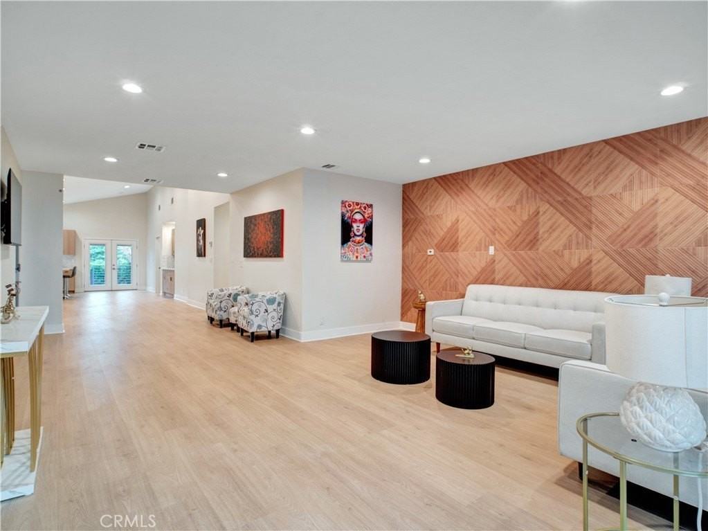 17961 Martha St - Photo 3 of 32