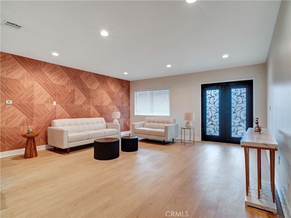 17961 Martha St - Photo 4 of 32