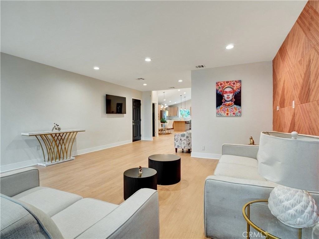 17961 Martha St - Photo 6 of 32