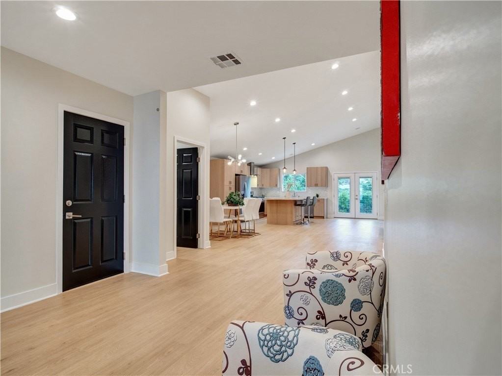 17961 Martha St - Photo 7 of 32