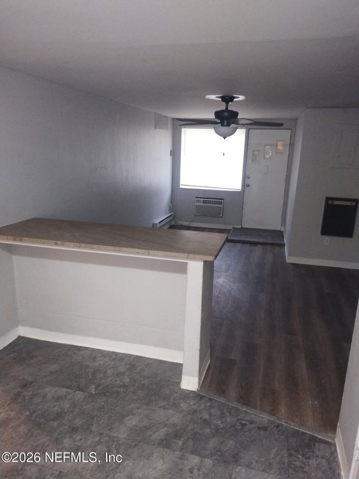 5340 Kingsbury St - Photo 2 of 7