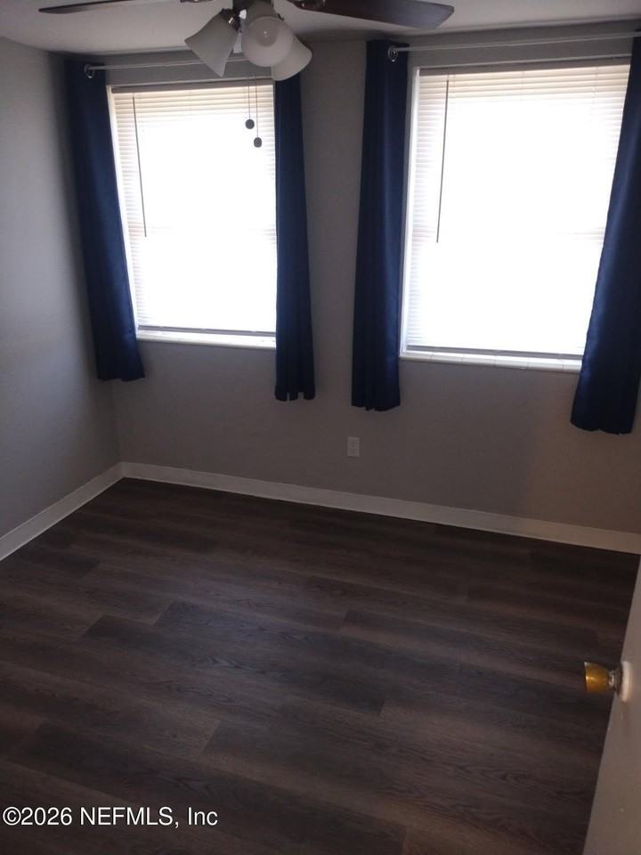 5340 Kingsbury St - Photo 5 of 7