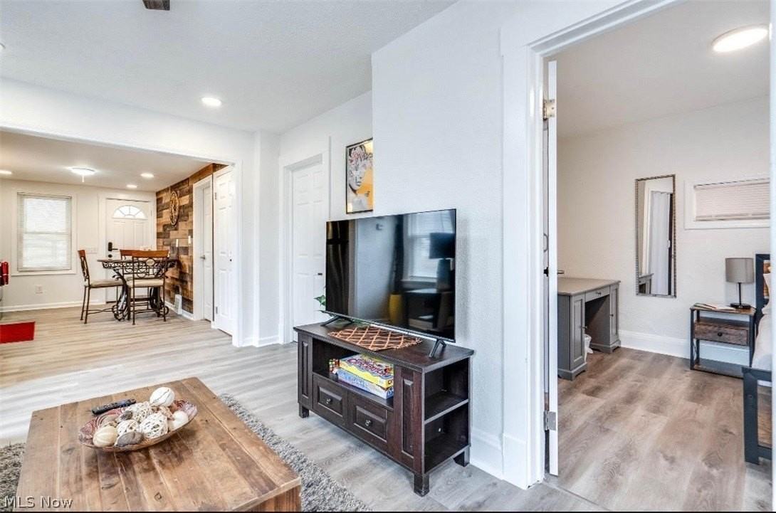 4924 Pearl Rd - Photo 4 of 8