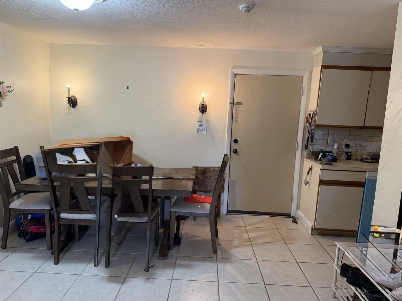 7 Lancelot Ct #8 - Photo 3 of 7