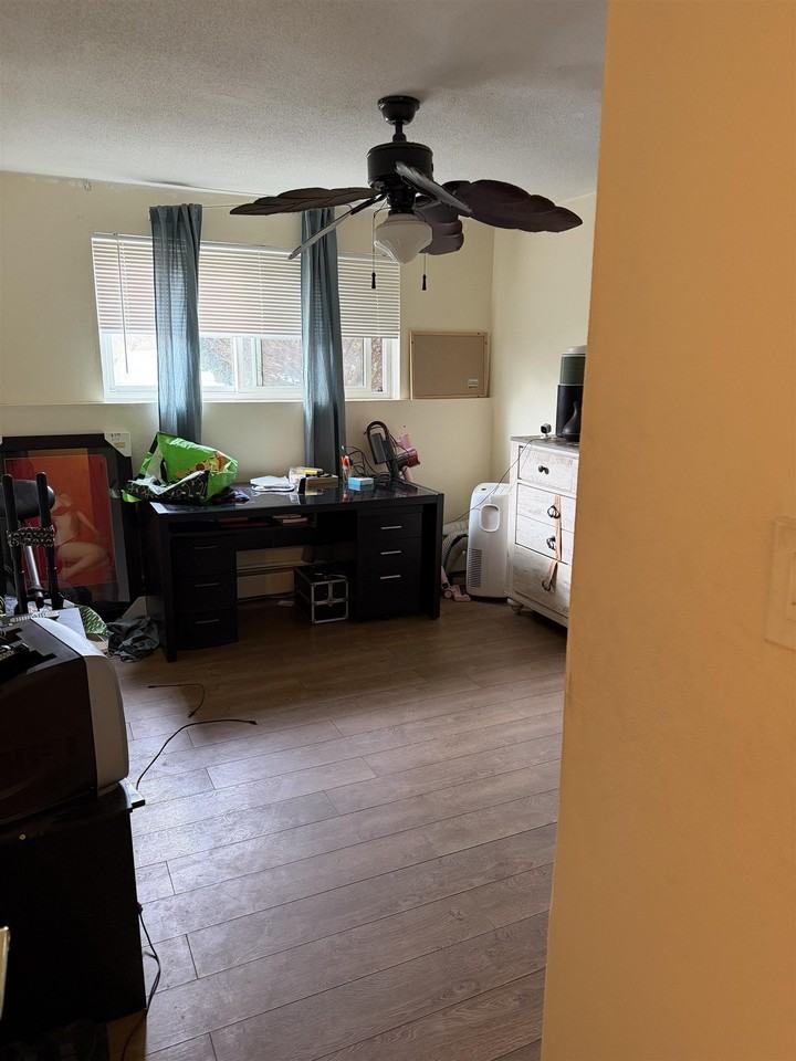 7 Lancelot Ct #8 - Photo 6 of 7