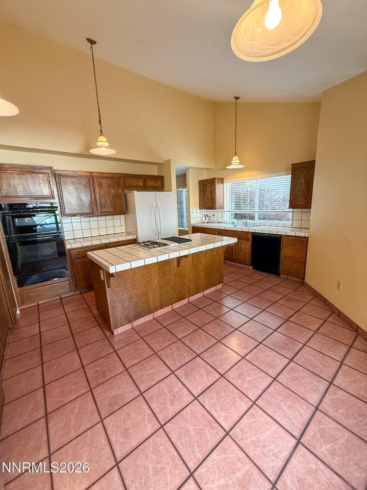 4011 Bluegrass Ct - Photo 5 of 42