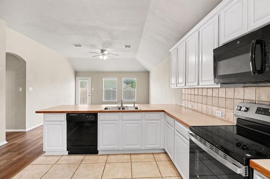 633 Horn St - Photo 3 of 29