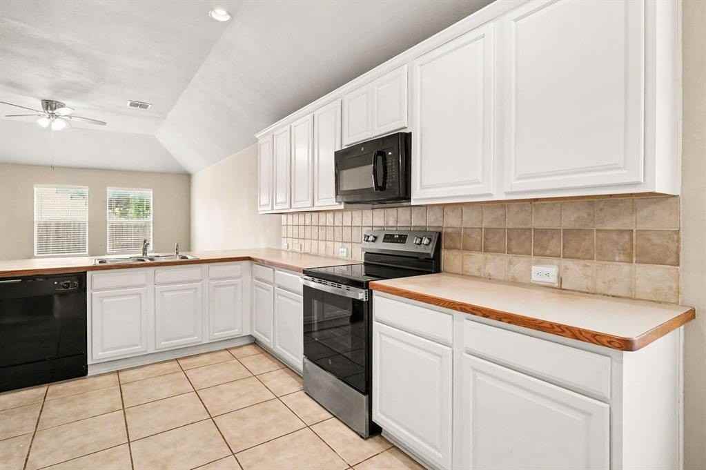 633 Horn St - Photo 4 of 29