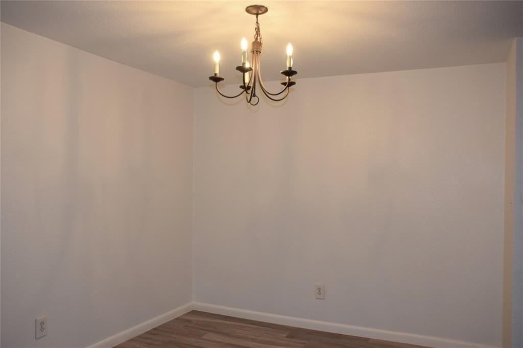 1233 Fairhaven Dr - Photo 3 of 7