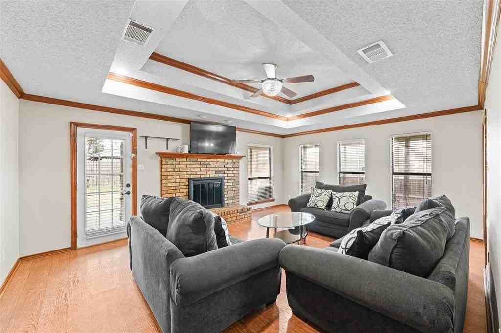 708 Azalea Dr - Photo 2 of 12