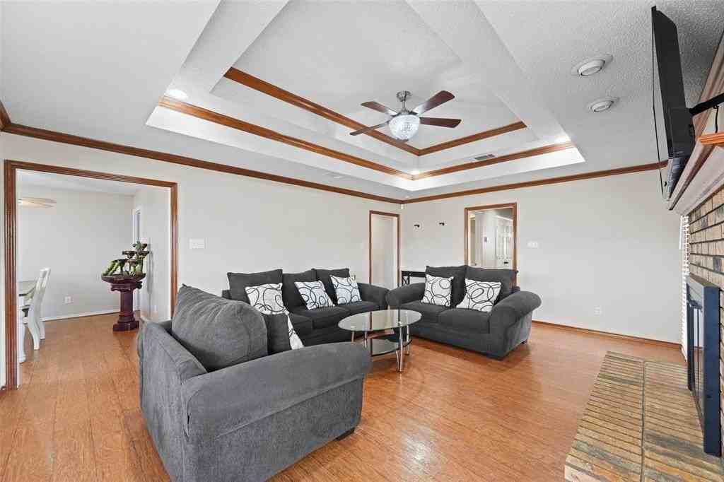 708 Azalea Dr - Photo 3 of 12