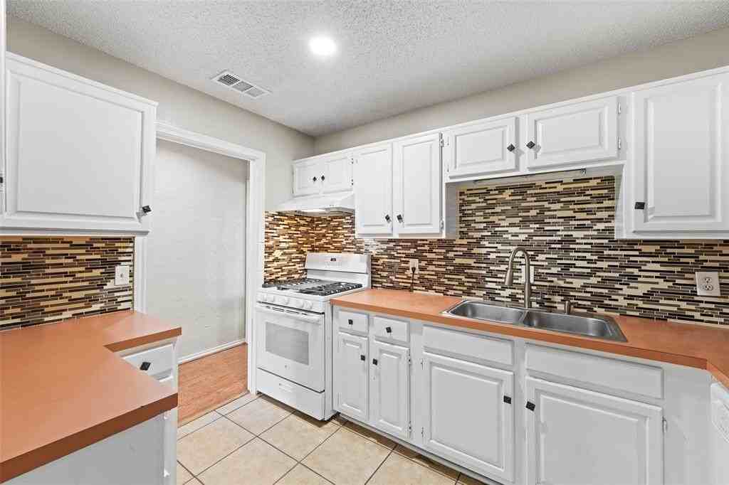 708 Azalea Dr - Photo 5 of 12