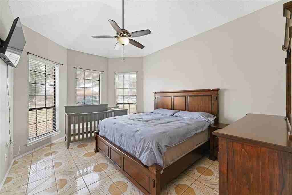 708 Azalea Dr - Photo 6 of 12