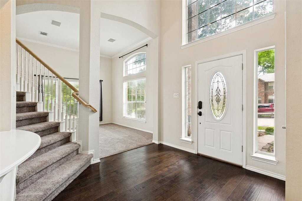 1004 Glendale Ct - Photo 2 of 25