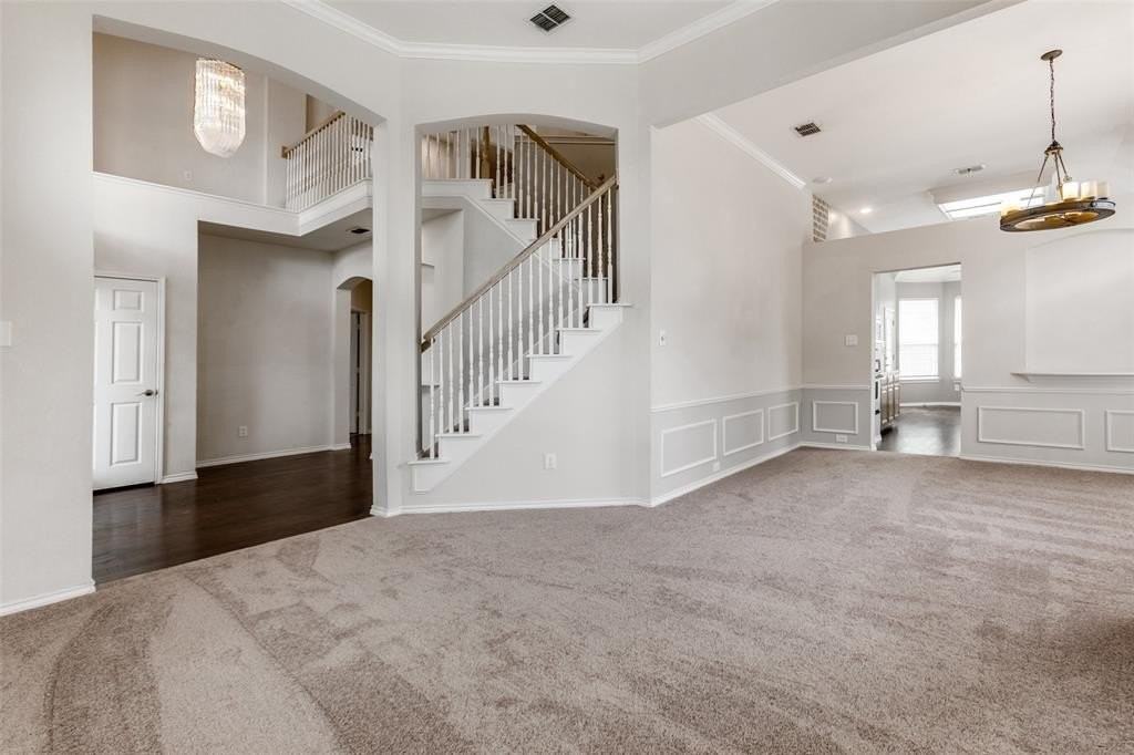 1004 Glendale Ct - Photo 4 of 25