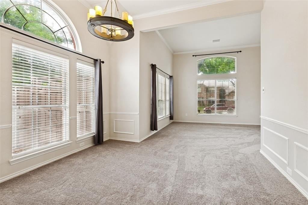 1004 Glendale Ct - Photo 6 of 25