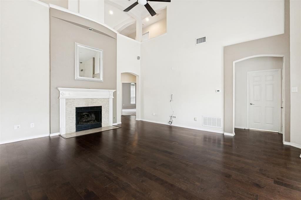 1004 Glendale Ct - Photo 7 of 25