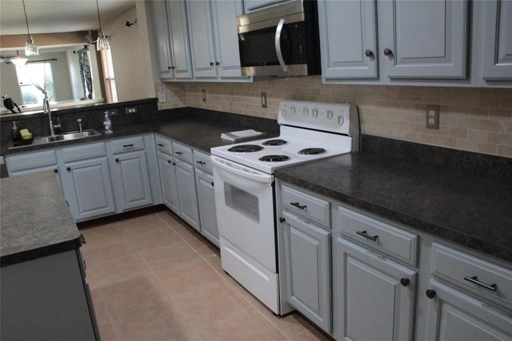 2059 La Salle Trl - Photo 6 of 24