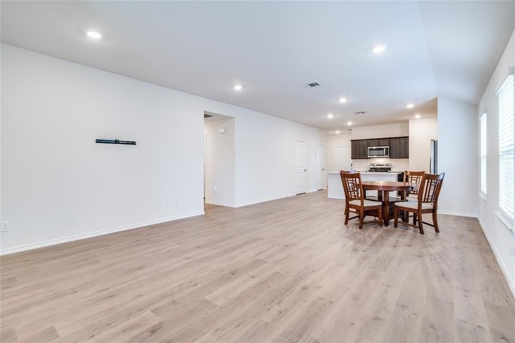 3032 Zinnia St - Photo 6 of 25