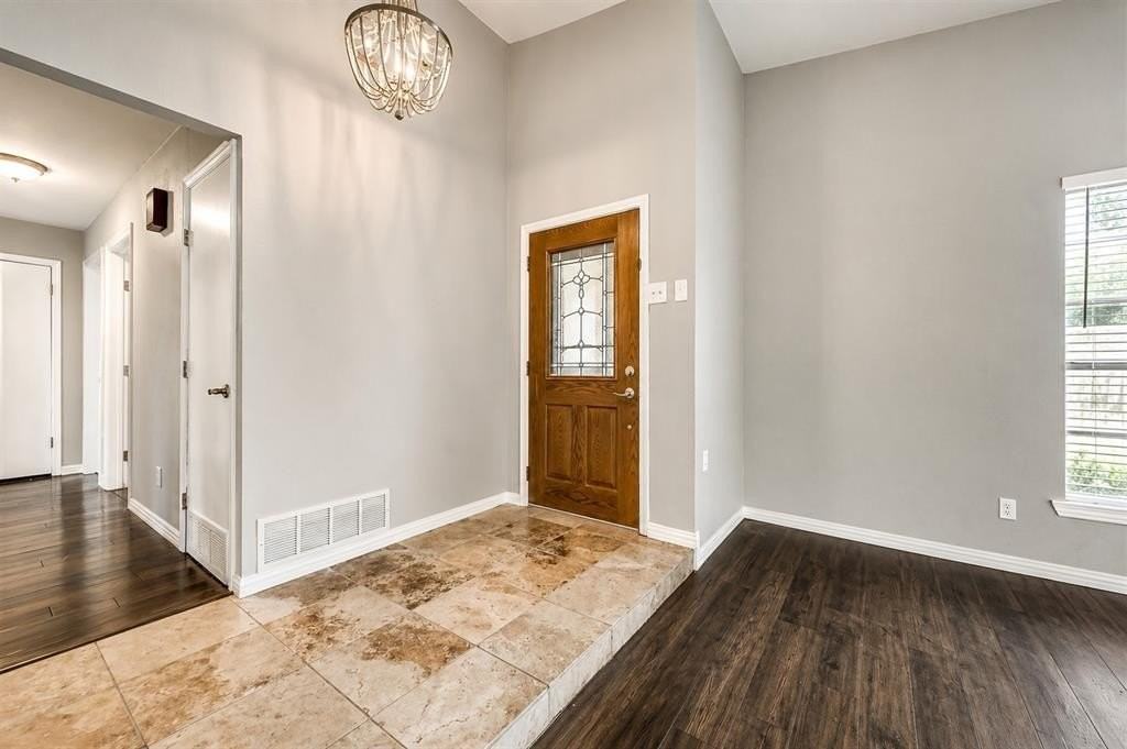 5305 Meadowside Dr - Photo 2 of 12