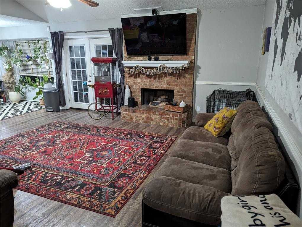 422 Thoreau Ln - Photo 4 of 14