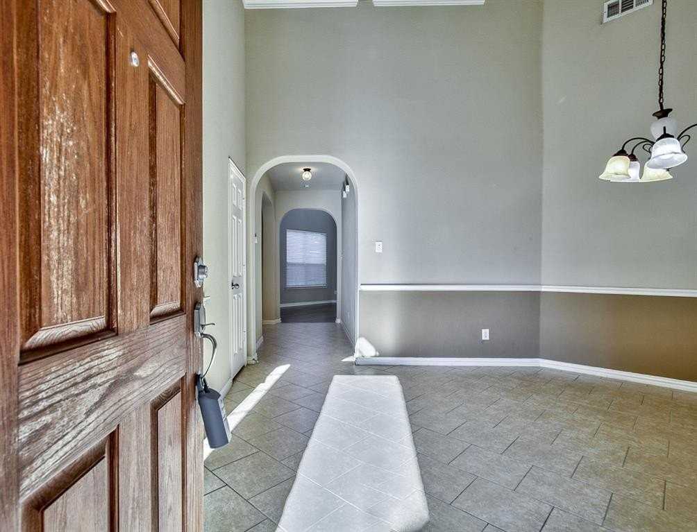 2717 Tangerine Ln - Photo 4 of 36